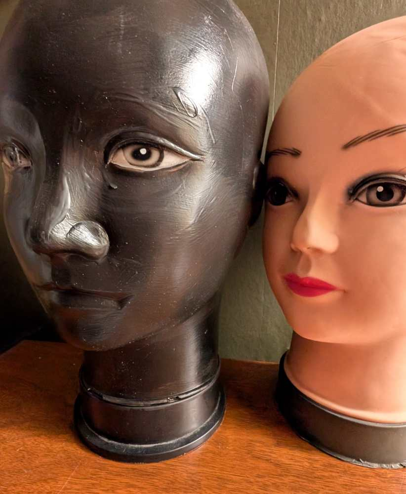 Pair of black and white mannequin heads - Image 10