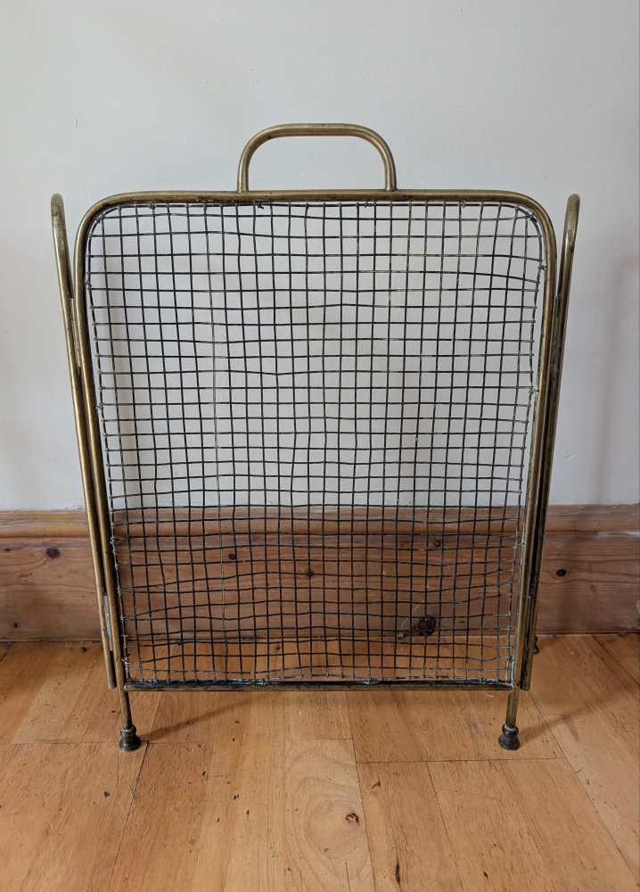Brass c.1920s fireguard on raised feet - Image 10