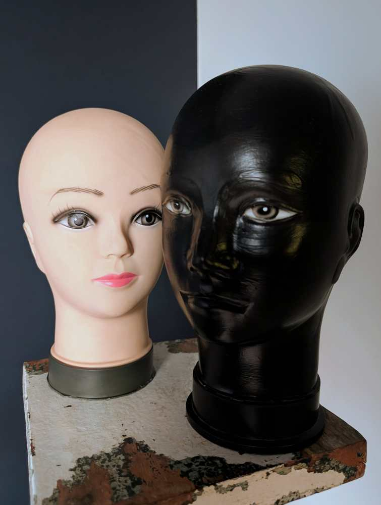 Pair of black and white mannequin heads - Image 7