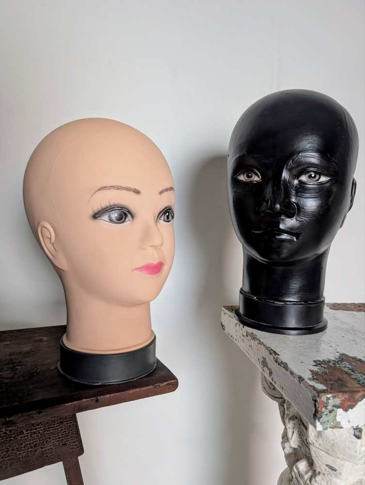 Pair of black and white mannequin heads - Image 14