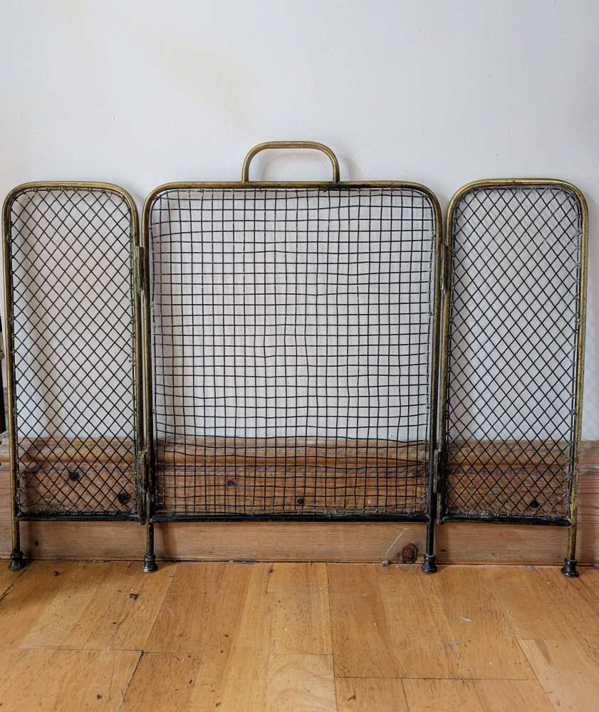 Brass c.1920s fireguard on raised feet - Image 7