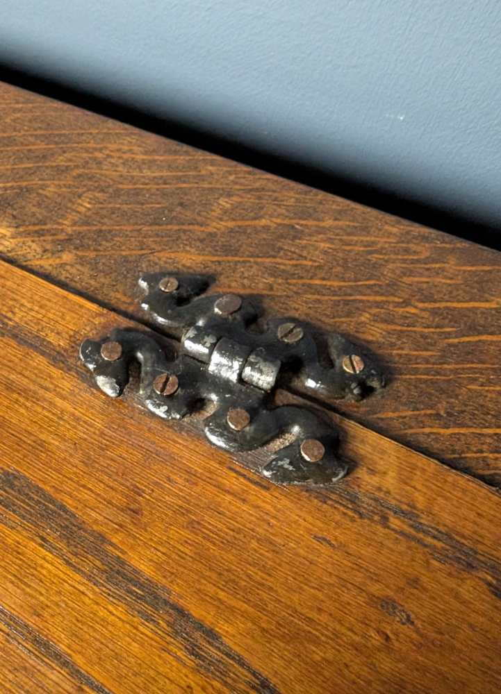 Midcentury American Oak carved coffer chest - Image 9