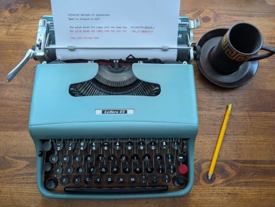 Olivetti lettera 22 typewriter made in UK in 1960, fully functional, with original carry case and instruction booklet