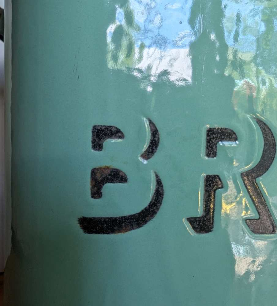 Large midcentury green enamel bread bin - Image 7