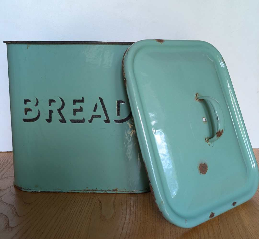 Large midcentury green enamel bread bin - Image 2