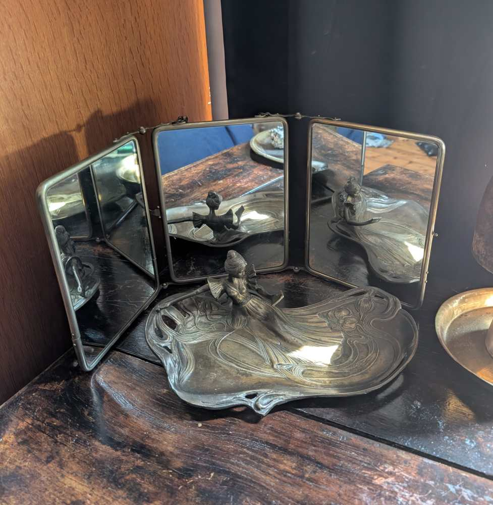 Victorian traveling barber's mirror - Image 15