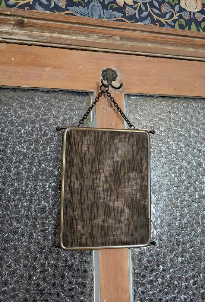 Victorian traveling barber's mirror - Image 19