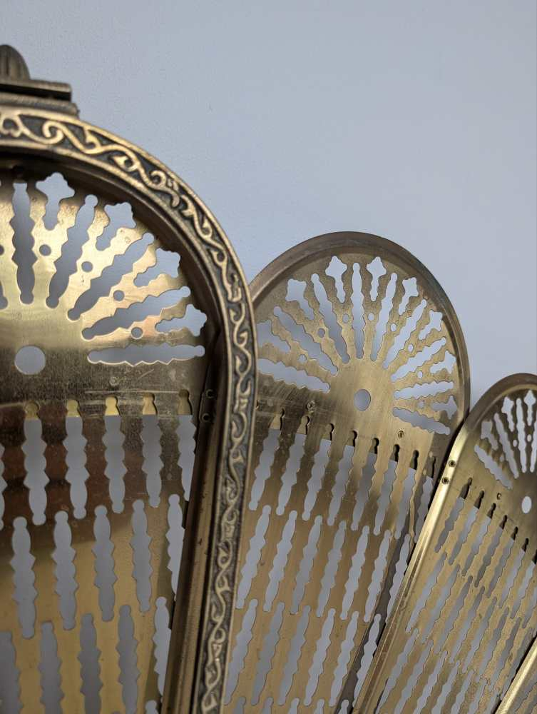 Brass vintage peacock fireguard - Image 3