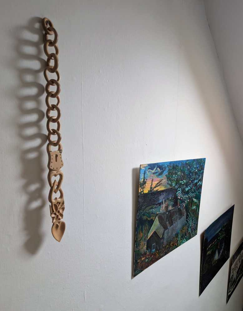 Hand carved Welsh Lovespoon with long chain - Image 7