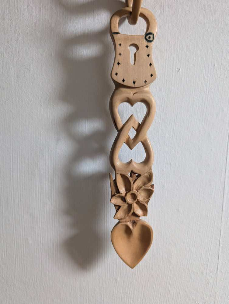 Hand carved Welsh Lovespoon with long chain - Image 6