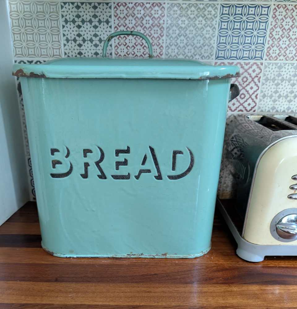 Large midcentury green enamel bread bin - Image 12