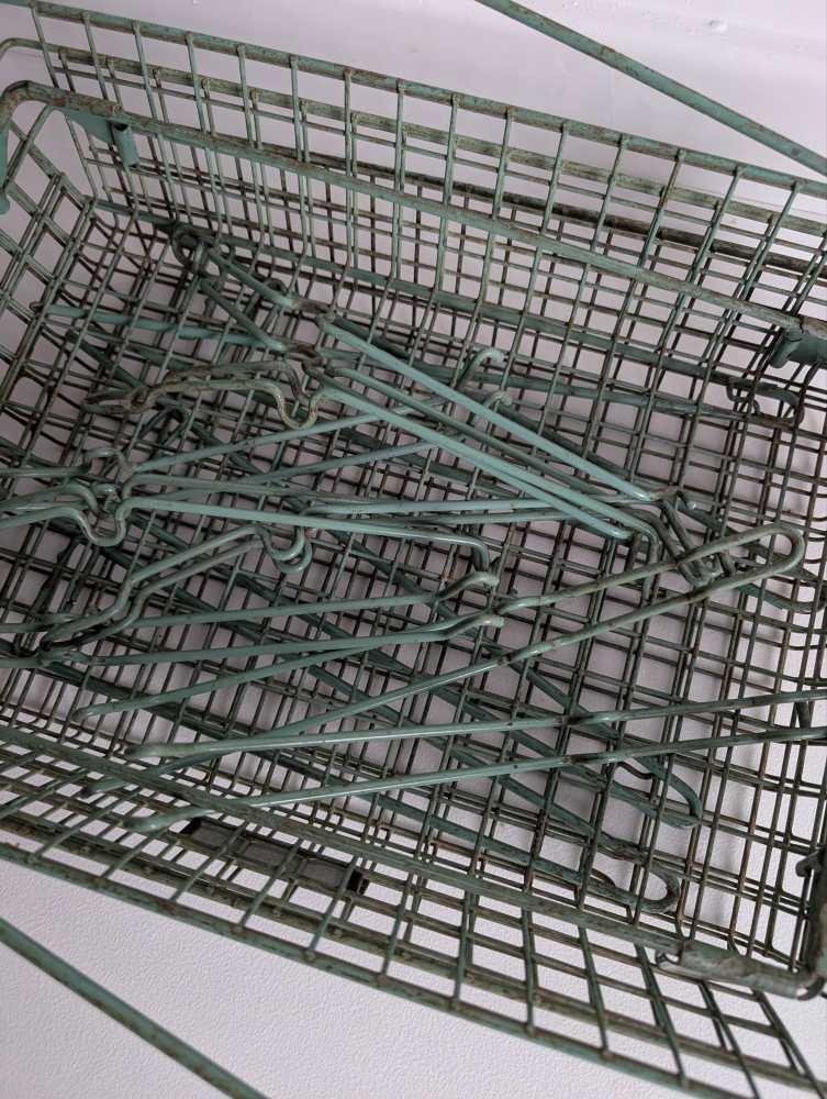 Three tier midcentury 'Beanstalk' vintage wire storage rack - Image 11