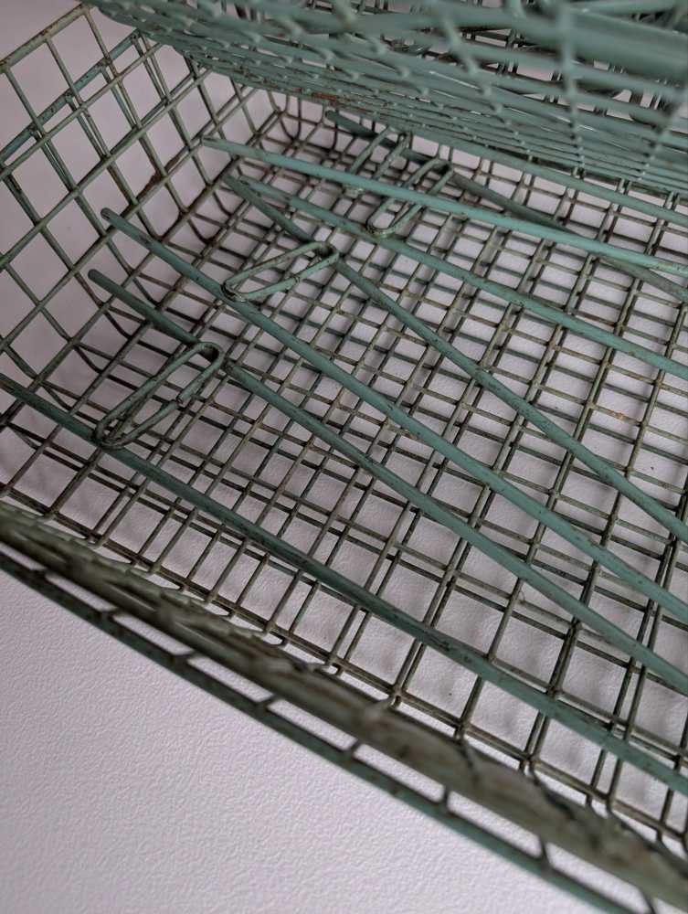 Three tier midcentury 'Beanstalk' vintage wire storage rack - Image 12