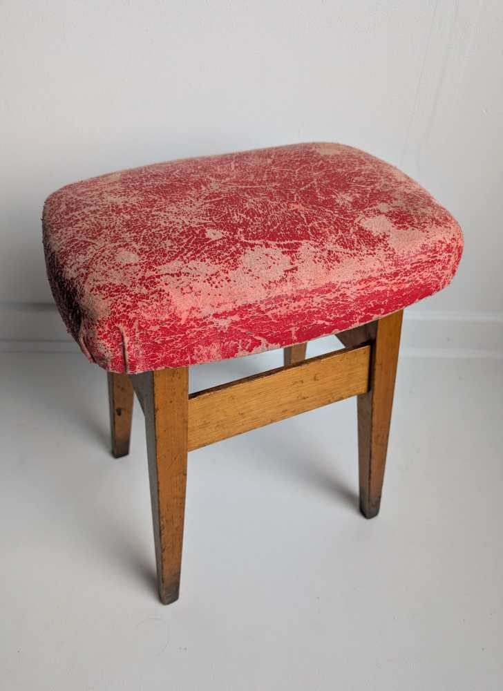 Vintage beech stool with worn, red cushioned seat - Image 3