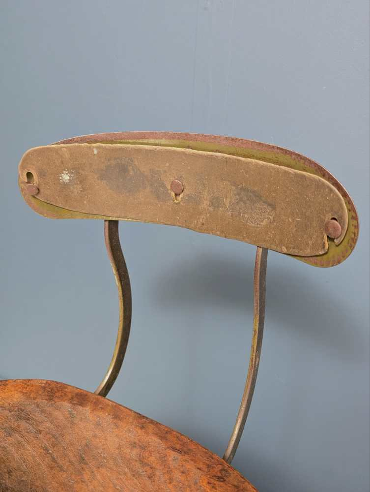 Industrial chair with rotating back rest - Image 4