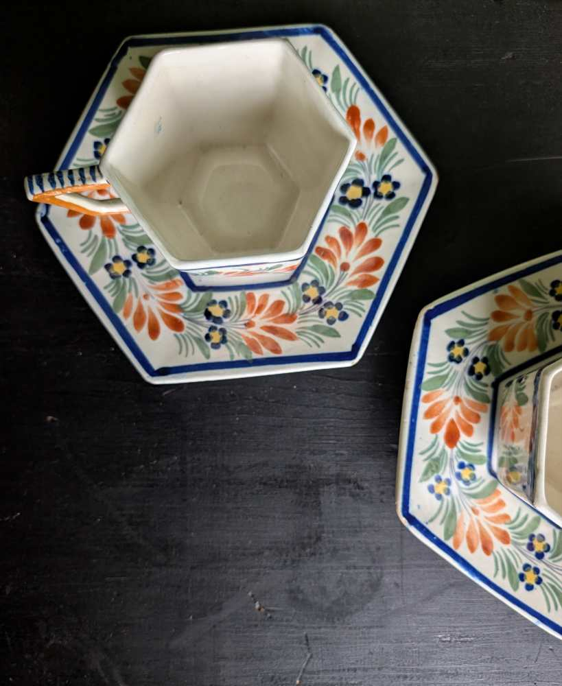 Pair of 1930s Henriot Quimper Faience pottery cups and saucers - Image 11