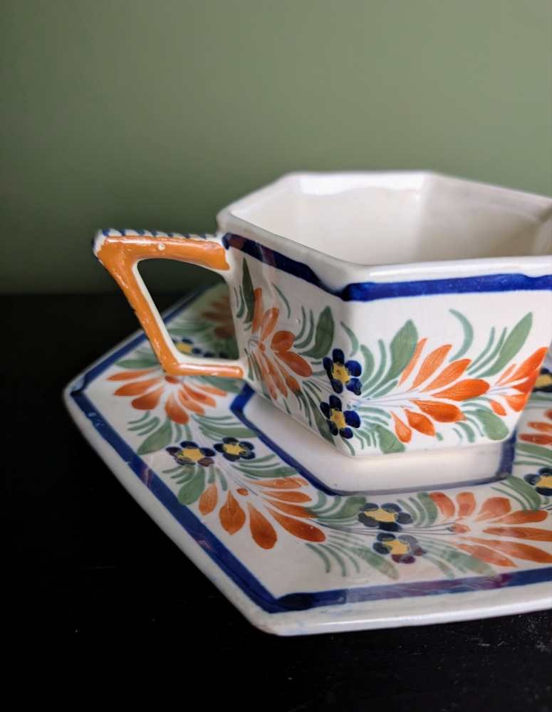 Pair of 1930s Henriot Quimper Faience pottery cups and saucers - Image 5