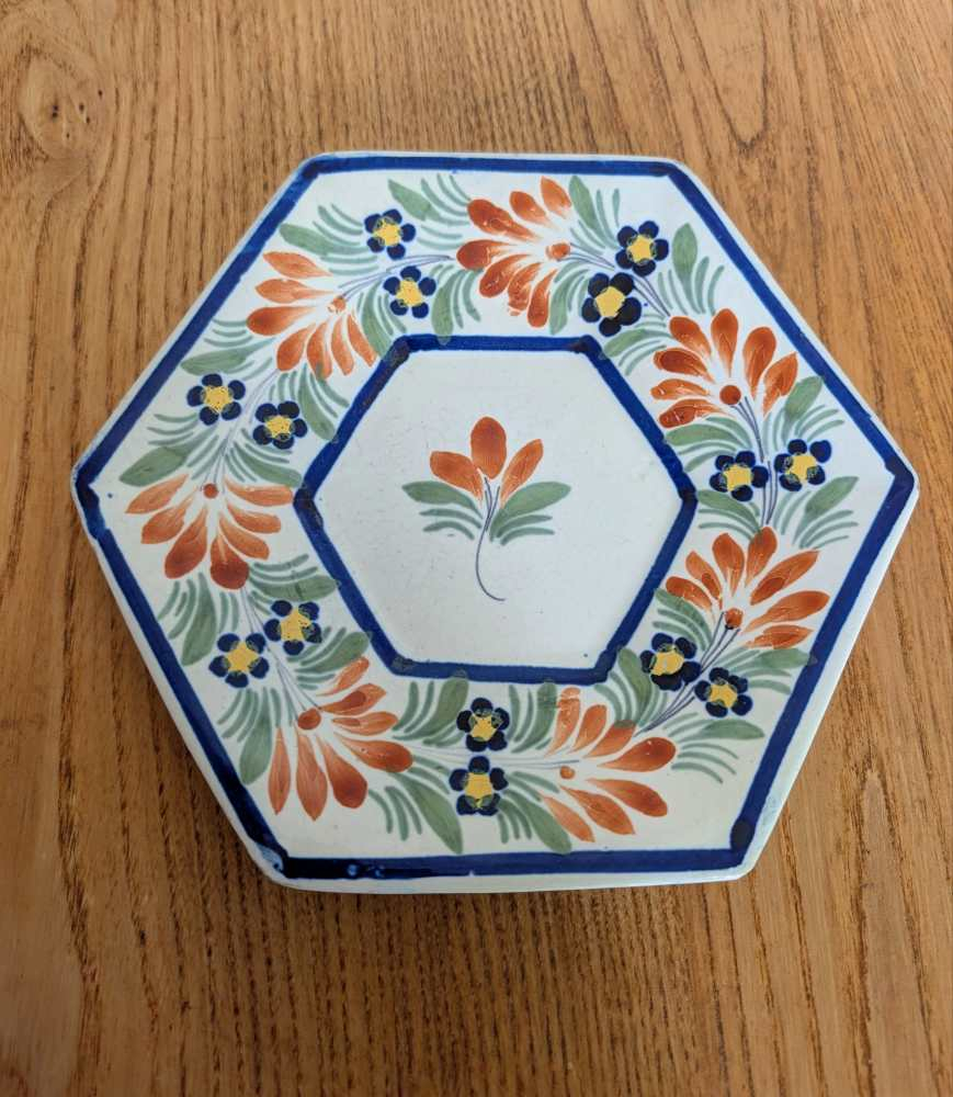 Pair of 1930s Henriot Quimper Faience pottery cups and saucers - Image 14