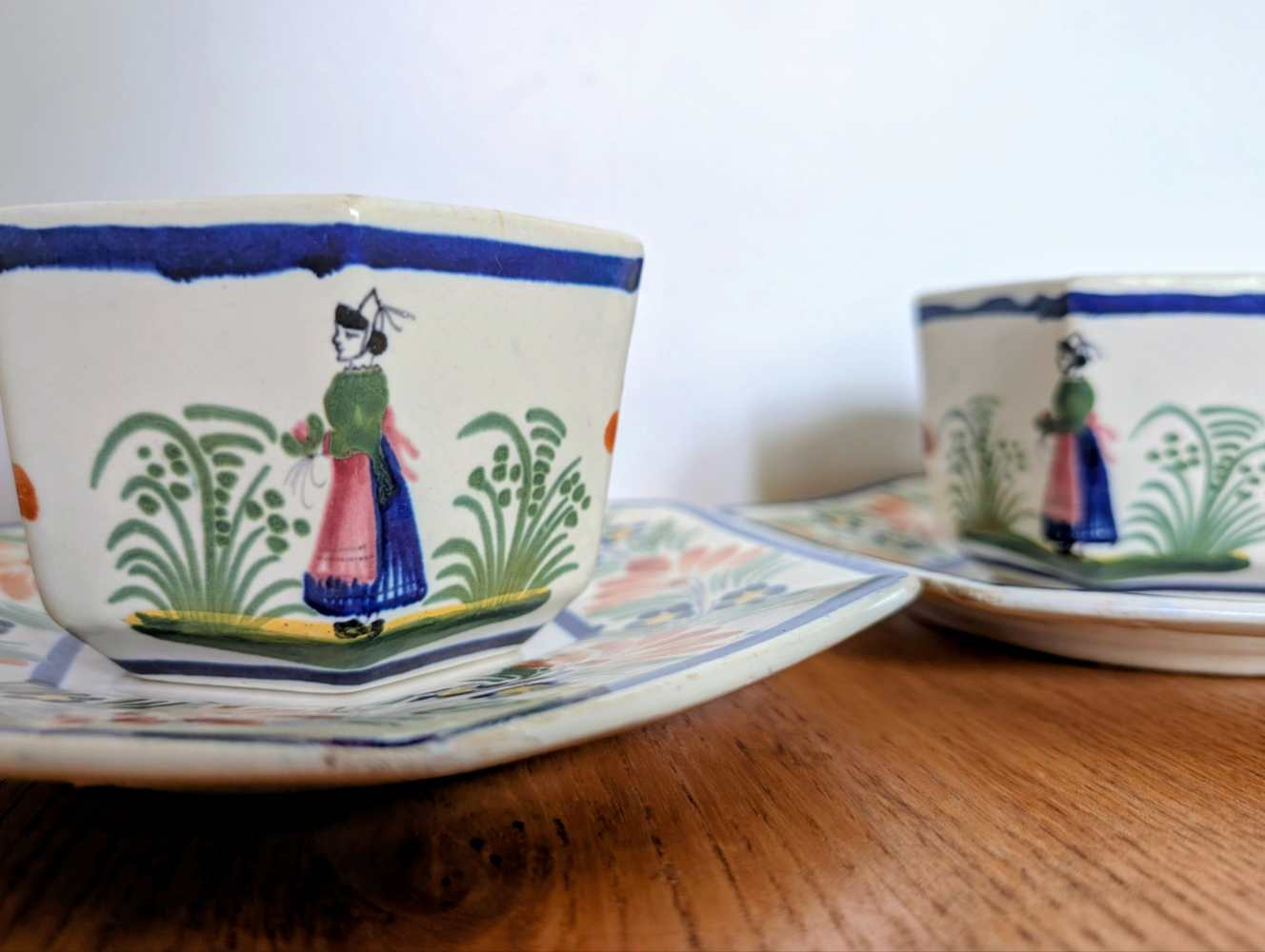Pair of 1930s Henriot Quimper Faience pottery cups and saucers - Image 2
