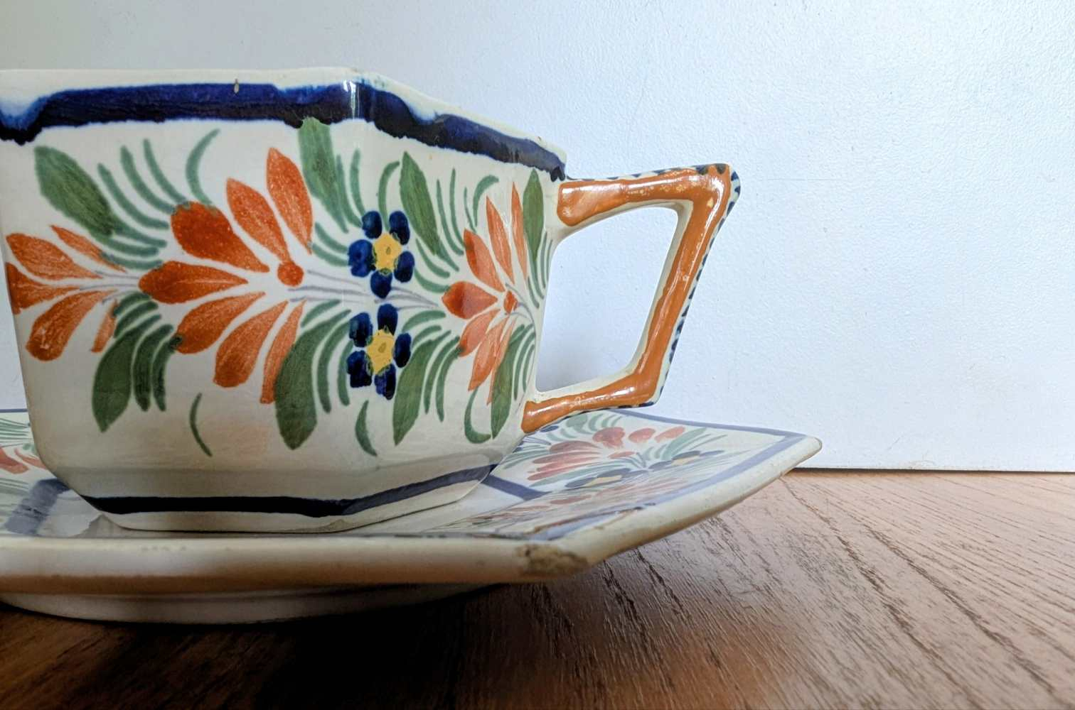 Pair of 1930s Henriot Quimper Faience pottery cups and saucers - Image 6