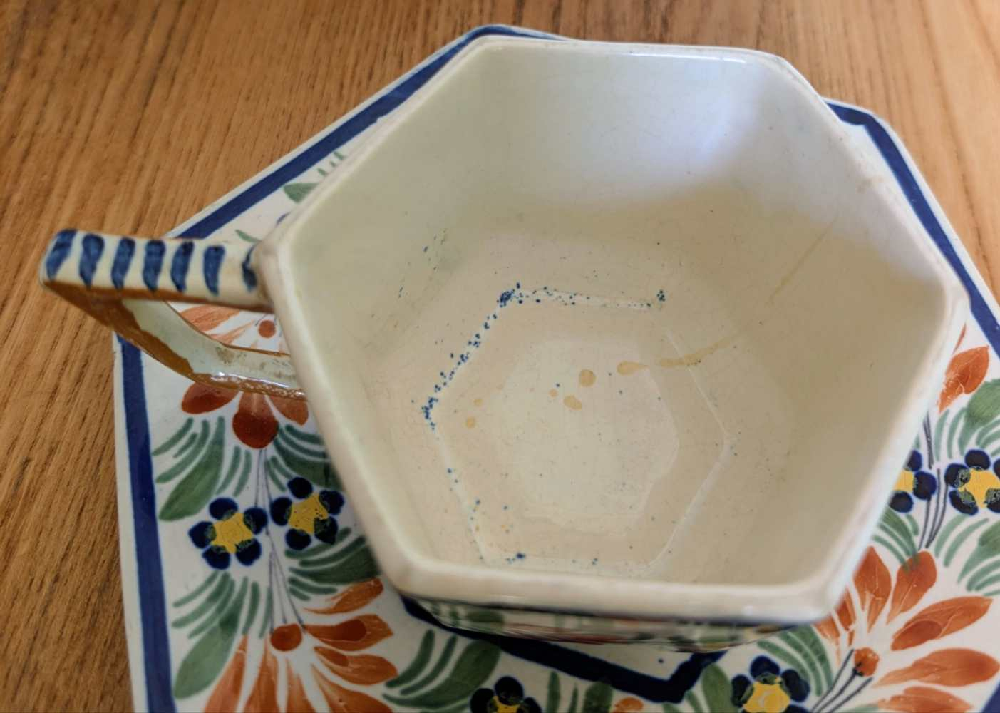 Pair of 1930s Henriot Quimper Faience pottery cups and saucers - Image 10
