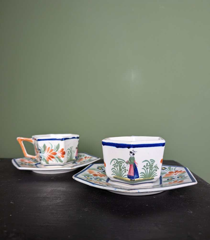 Pair of 1930s Henriot Quimper Faience pottery cups and saucers - Image 17