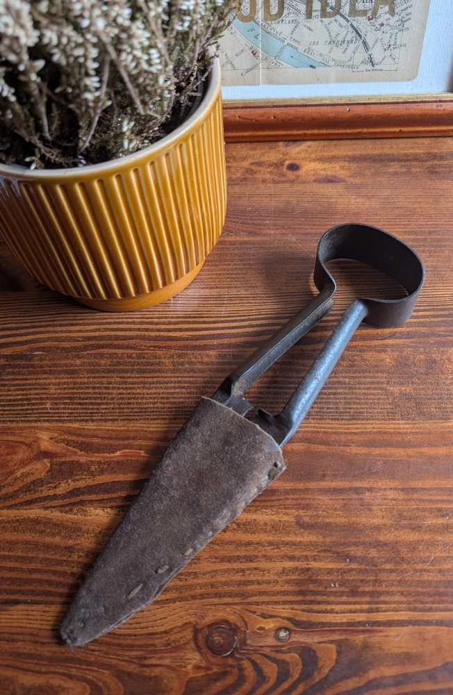 1930s Sheffield steel sheep shears with sheath - Image 10