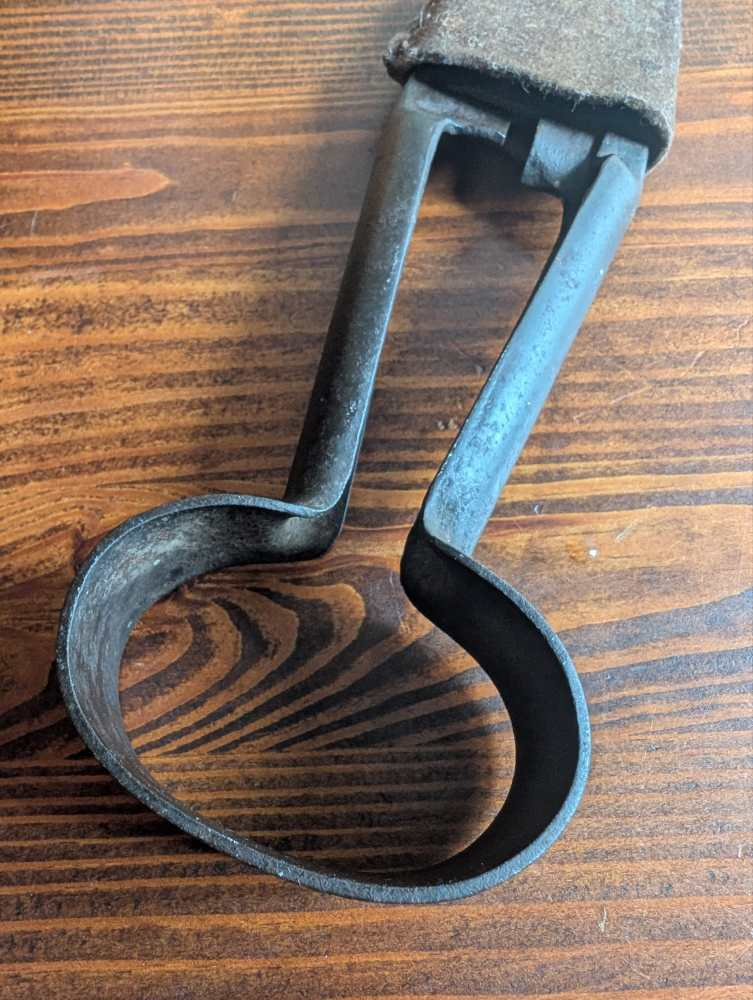 1930s Sheffield steel sheep shears with sheath - Image 9