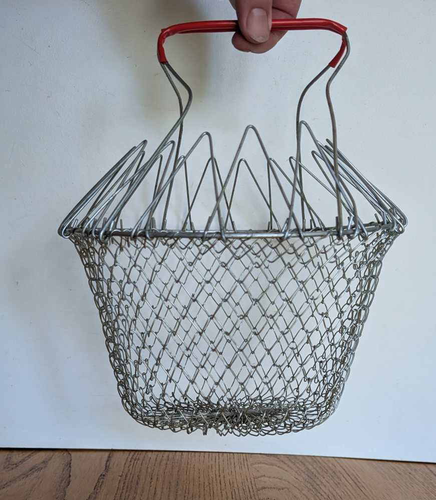 Midcentury collapsing egg basket - fruit bowl - Image 9