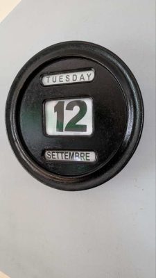 Large round painted perpetual calendar - in English and Italian