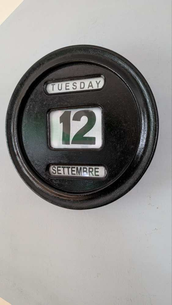Large round painted perpetual calendar - in English and Italian