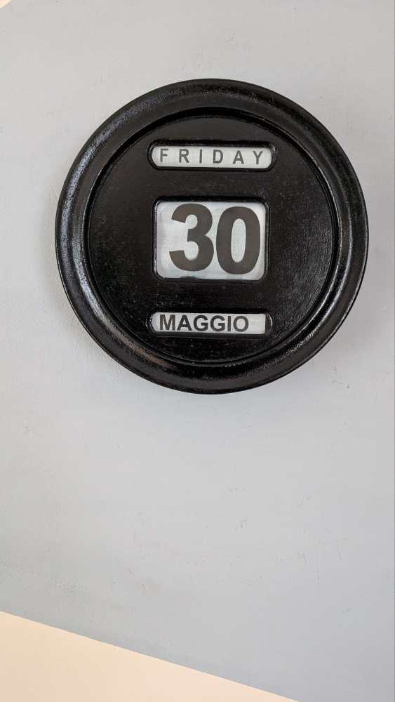 Large round painted perpetual calendar - in English and Italian - Image 12