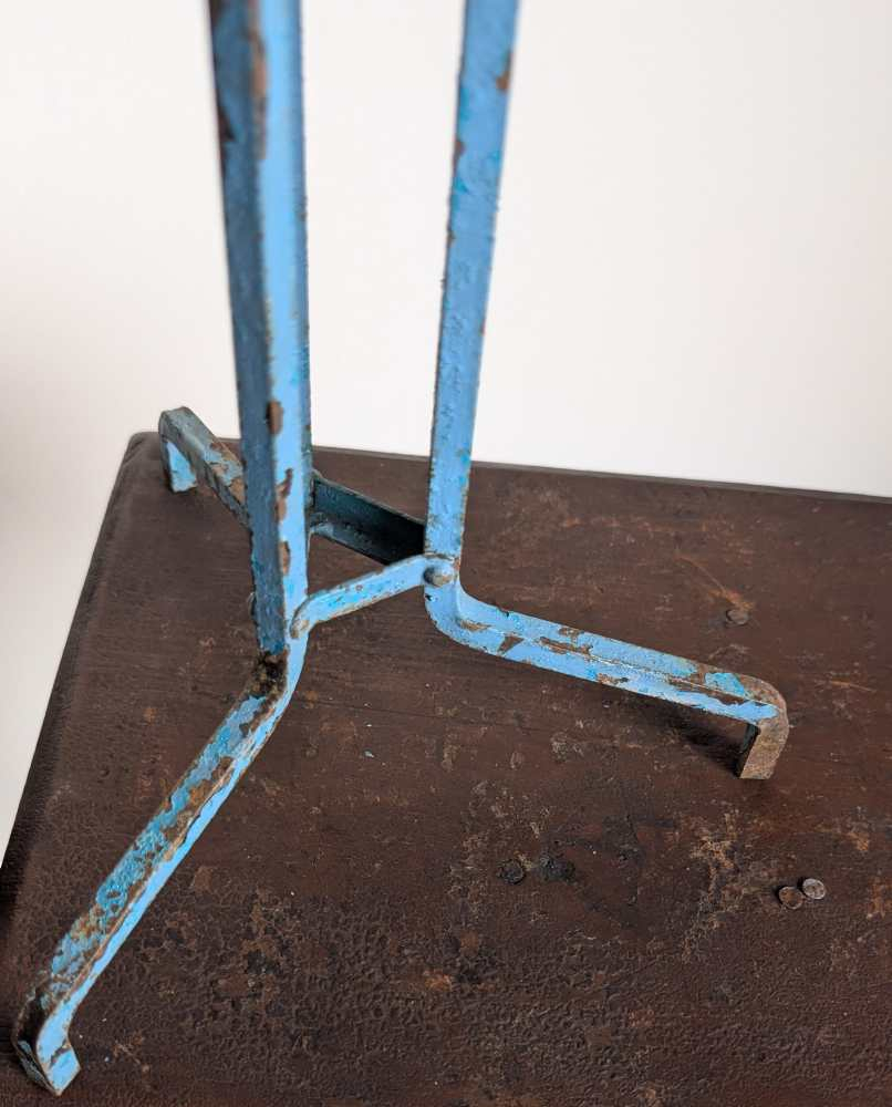 Pair of vintage blue painted steel scientific lab stands - for plants or jewellery - Image 8