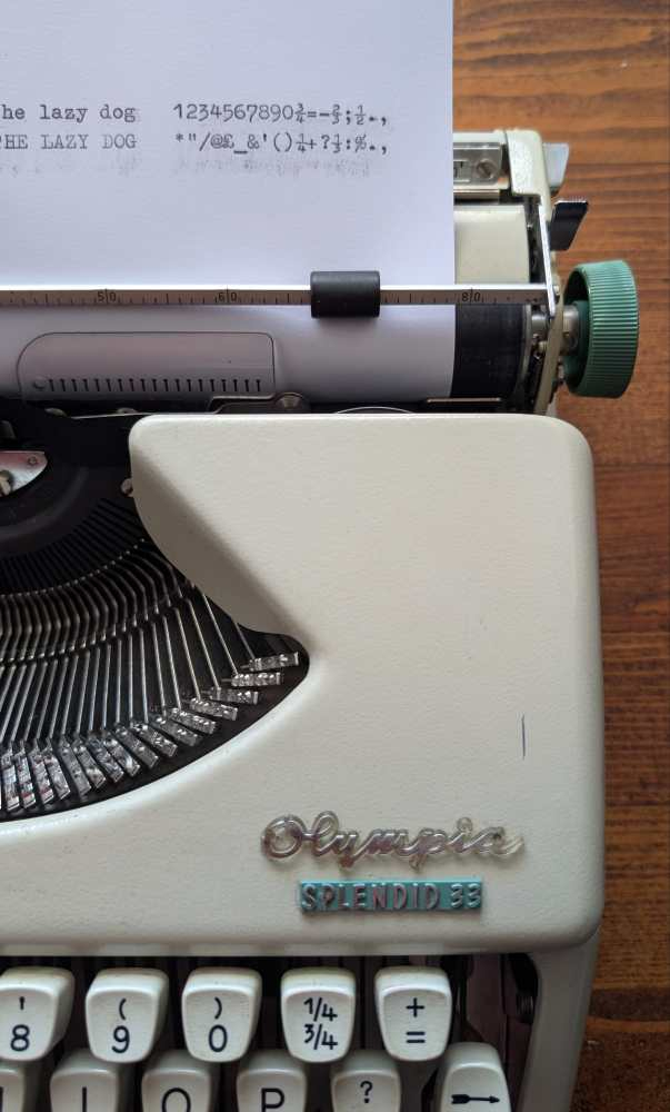 Olympia Splendid 33 typewriter (1967) compact portable typewriter in original tan leather case with instruction booklet - Image 16