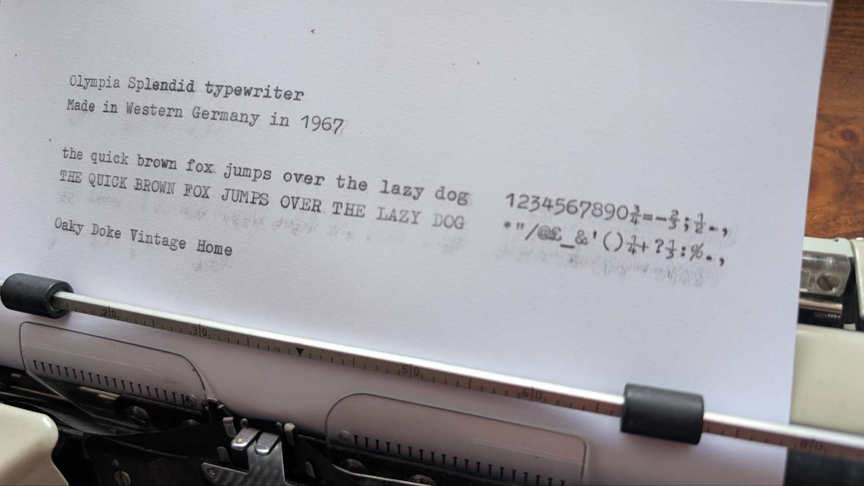 Olympia Splendid 33 typewriter (1967) compact portable typewriter in original tan leather case with instruction booklet - Image 3