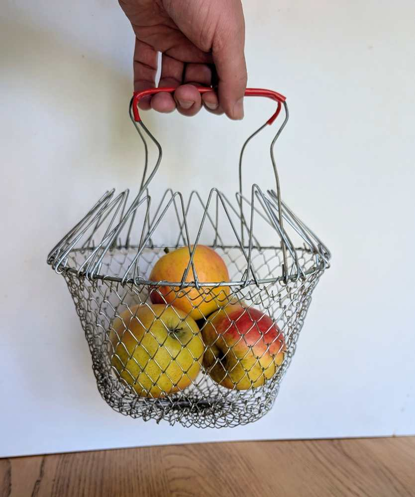 Midcentury collapsing egg basket - fruit bowl - Image 8
