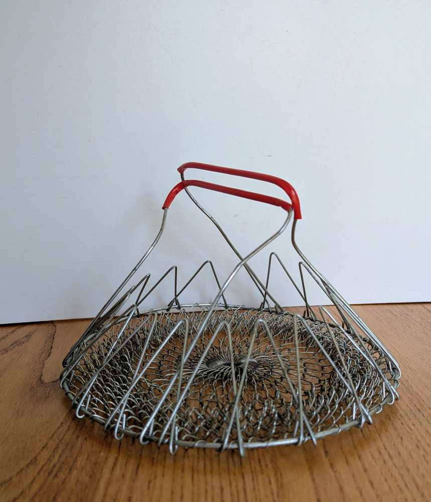 Midcentury collapsing egg basket - fruit bowl - Image 3
