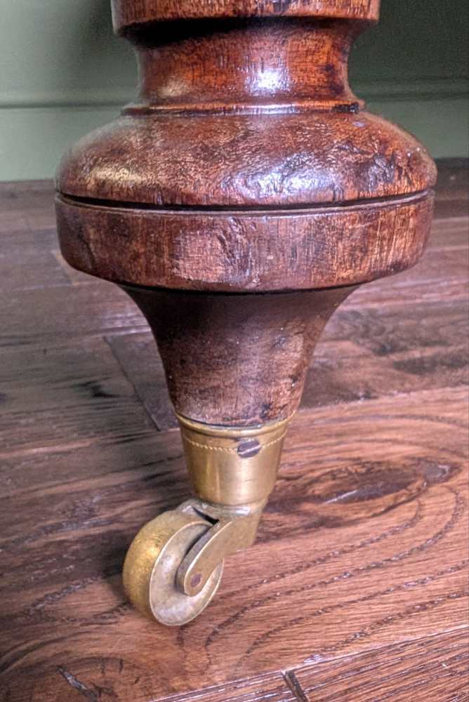 Square pine and mahogany 19th C. dining table on brass casters - Image 11