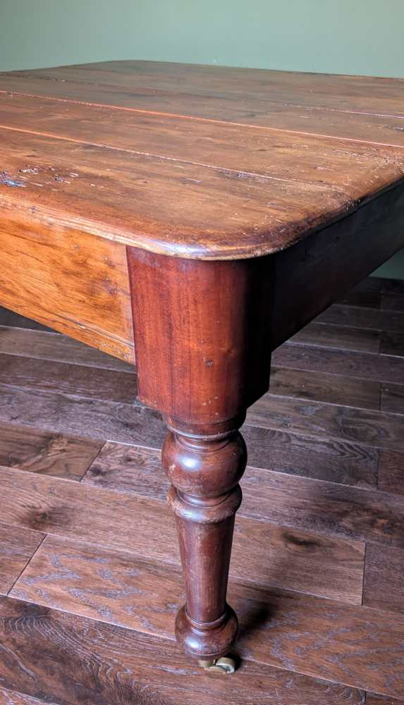 Square pine and mahogany 19th C. dining table on brass casters - Image 2
