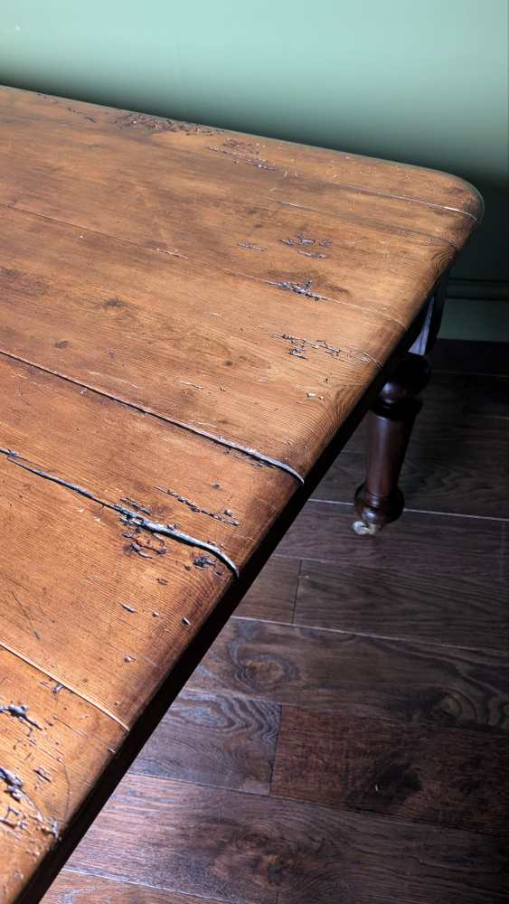 Square pine and mahogany 19th C. dining table on brass casters - Image 8