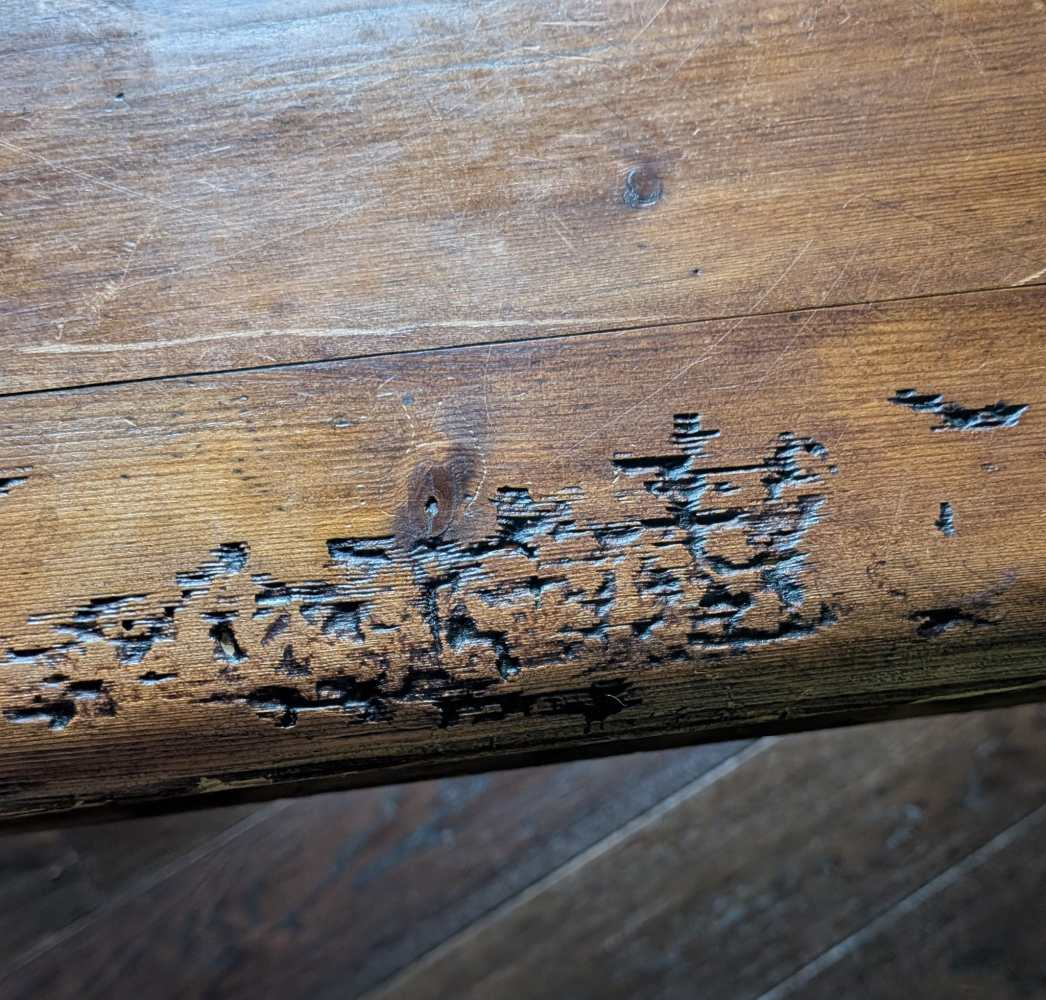 Square pine and mahogany 19th C. dining table on brass casters - Image 5