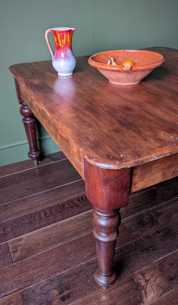 Square pine and mahogany 19th C. dining table on brass casters - Image 14