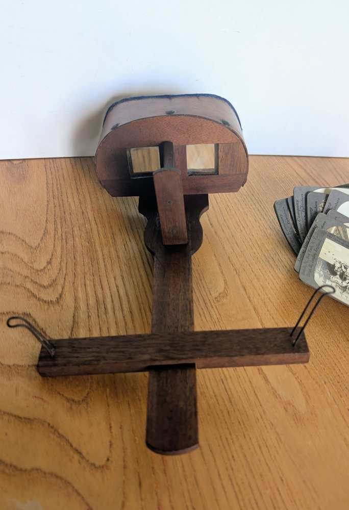 Antique Edwardian Stereoscope 3D image viewer with 10 slides - Image 2