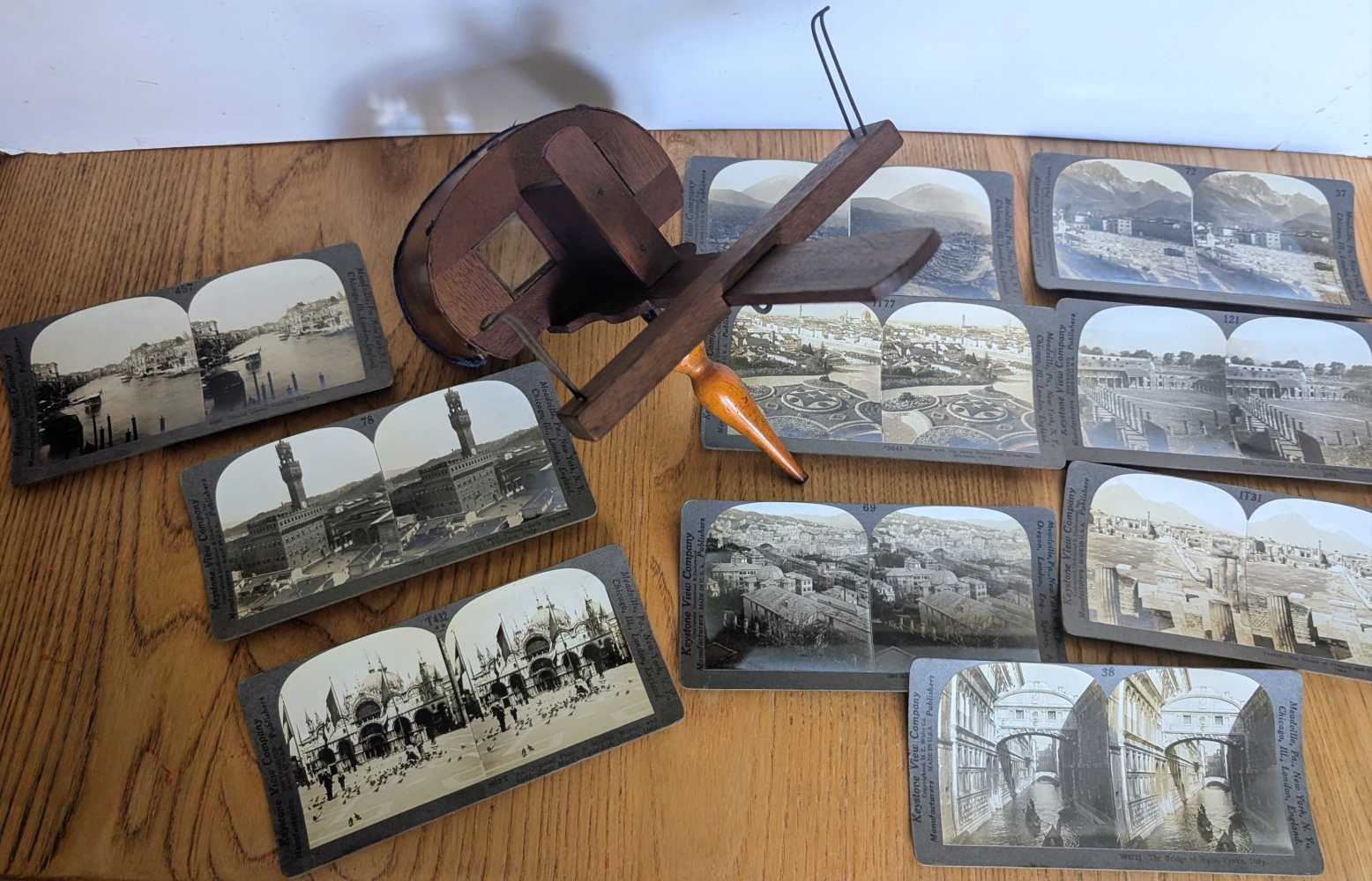 Antique Edwardian Stereoscope 3D image viewer with 10 slides - Image 12