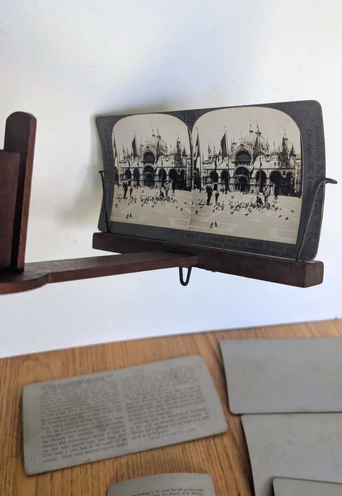 Antique Edwardian Stereoscope 3D image viewer with 10 slides - Image 3