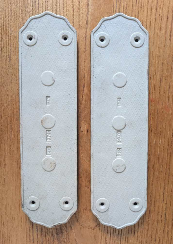 Midcentury original pair of black ceramic internal door push plates - Image 5