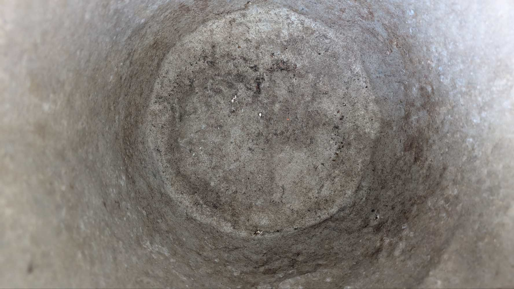 Unusual hexagonal bucket - Image 12