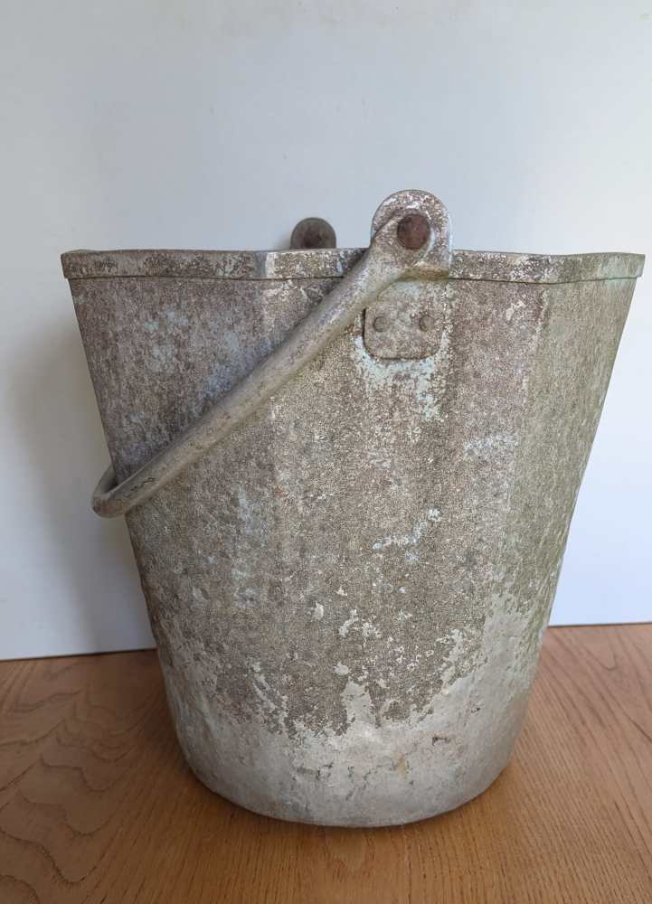 Unusual hexagonal bucket - Image 8