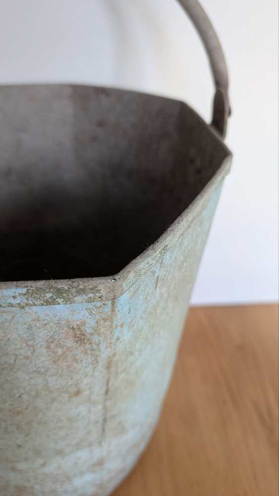 Unusual hexagonal bucket - Image 11