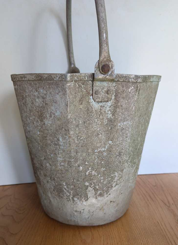 Unusual hexagonal bucket - Image 3